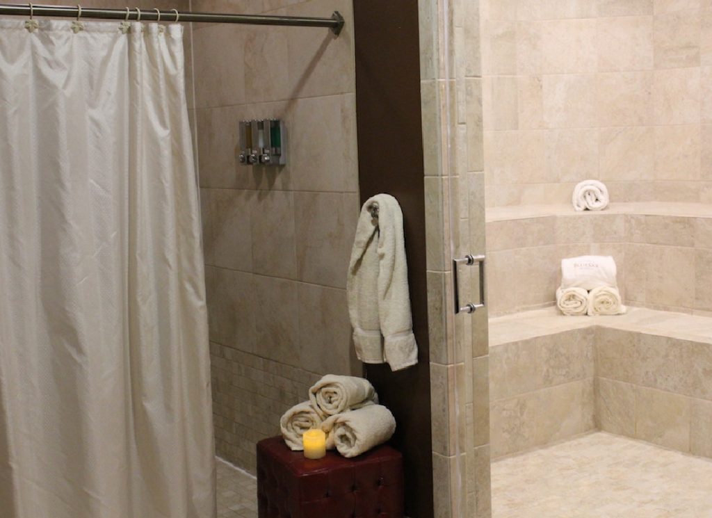 spainbreckenridgelockerroom The Spa at Breck